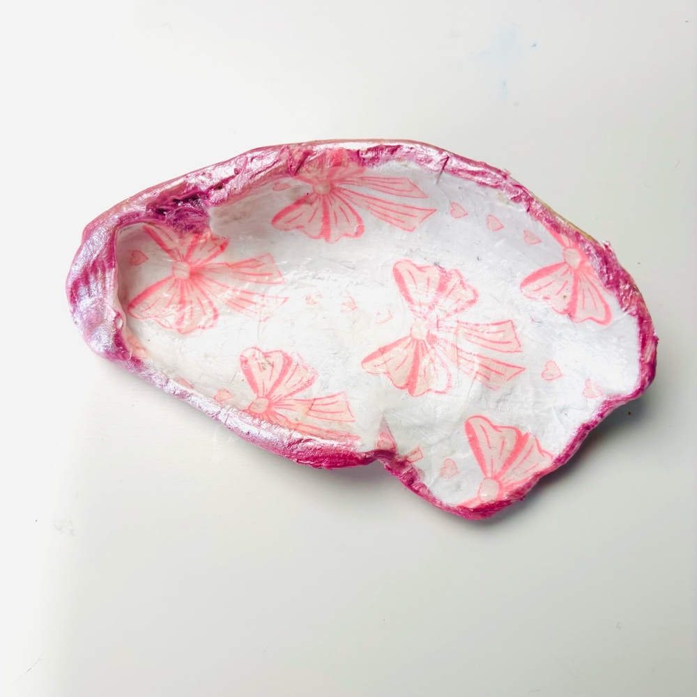 Handcrafted oyster shell ring dish with pink bow decoupage design. - Picture 2 of 4